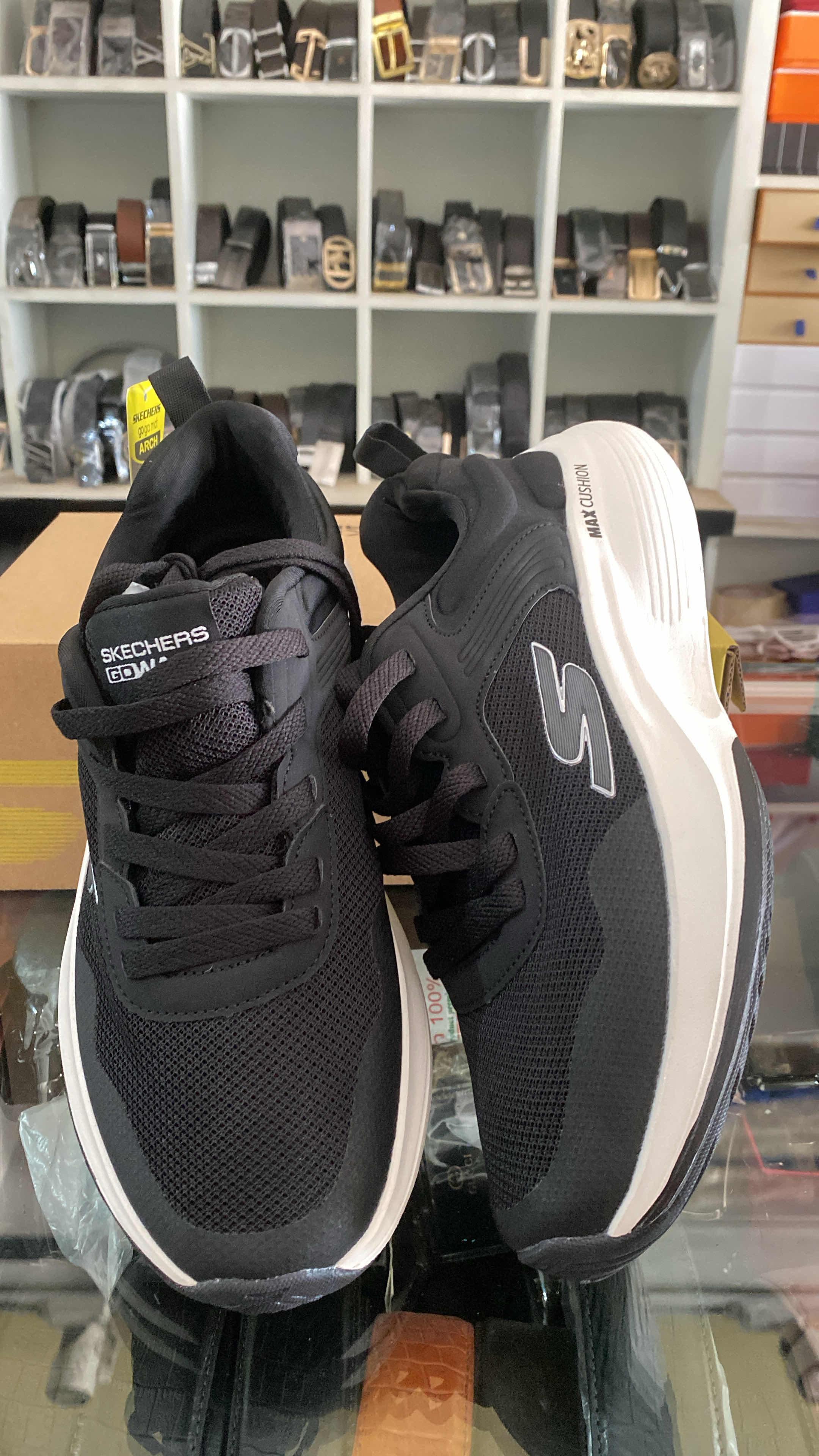 ប៉ាតា ចងខ្សែ skecher 