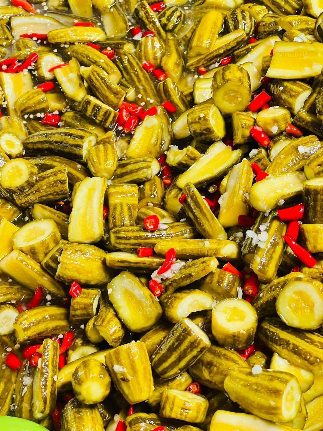 ត្រសក់ត្រាំទ្រង់គ្រឿង 