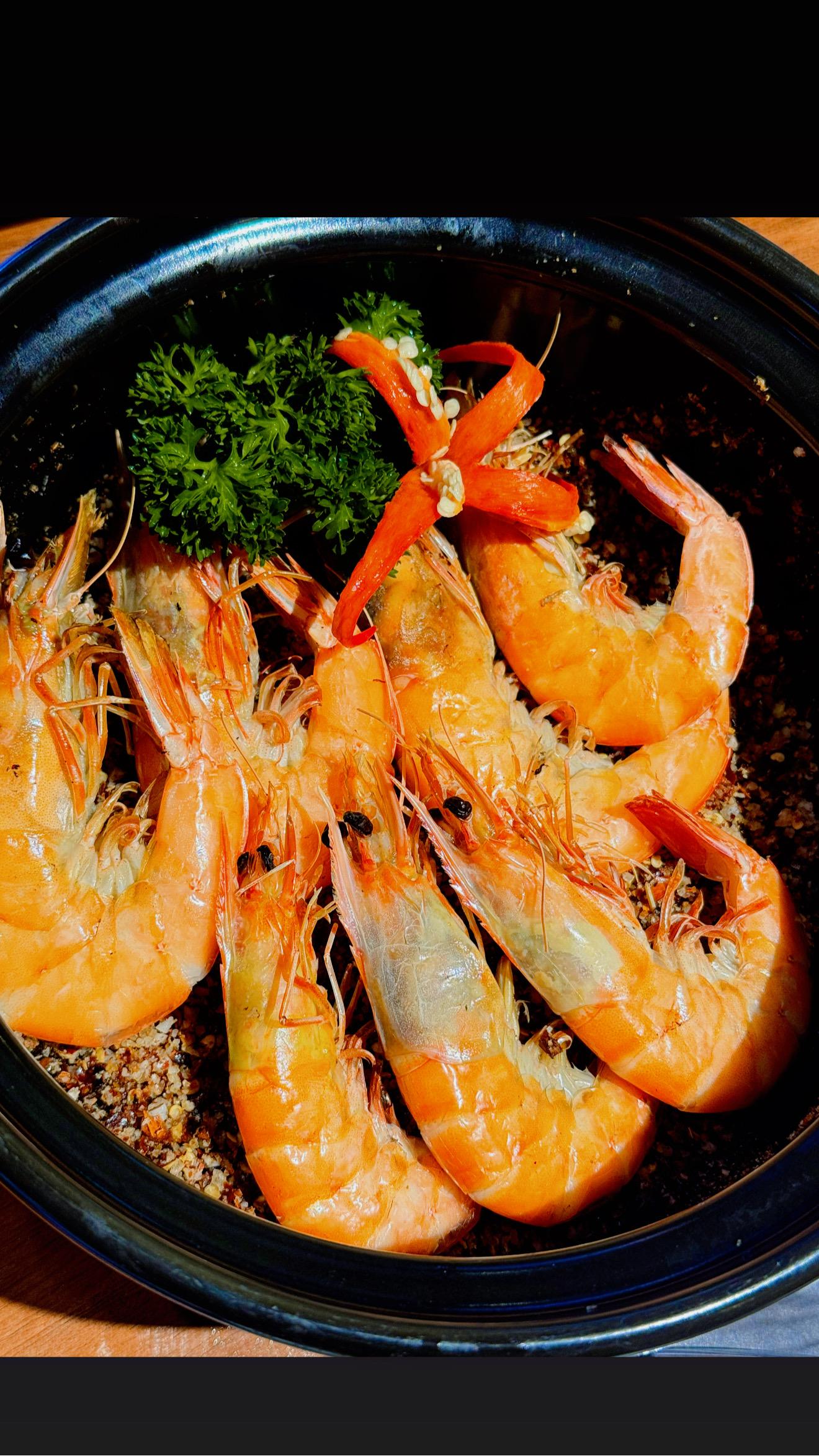 បង្គាដុតអំបិលម្ទេស​ (Roasted Prawn with Chilly Salt)