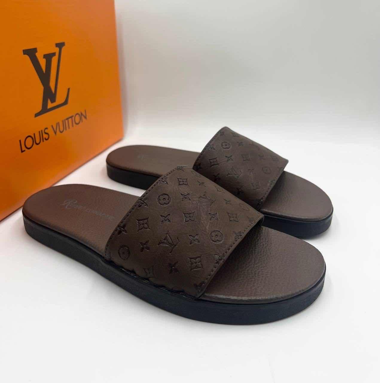 ស្បែកជើង ស៊ក បន្ទះ LV