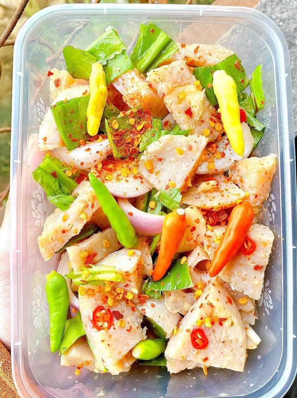ត្រីជូរ លាយ ស្បែកជ្រូក ស្ទឹងត្រែង ( ម្ហូបក្លែមត្រូវតែម្តង )