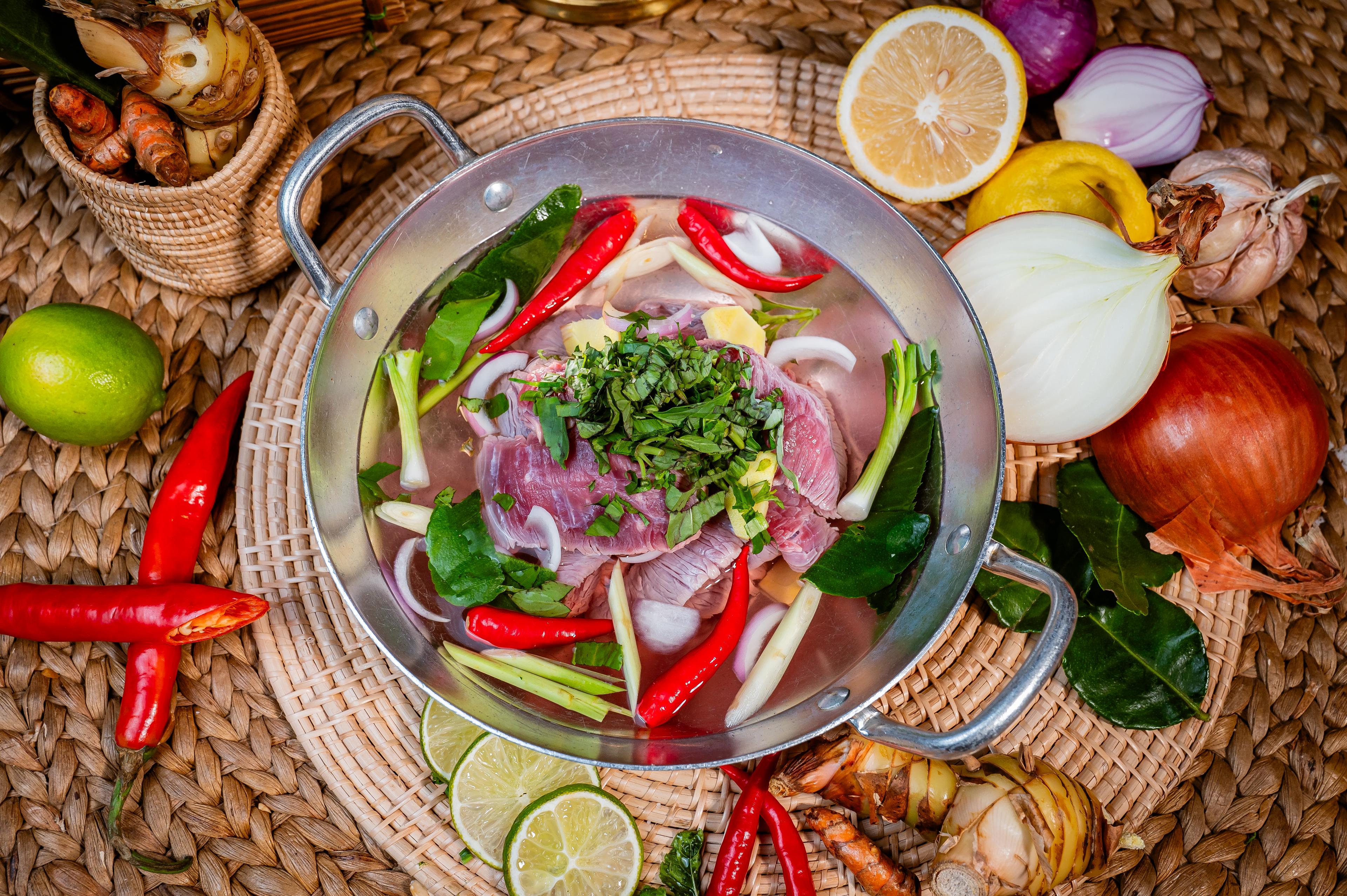 ស្ងោរជ្រក់សាច់គោ Beef sour soup 牛肉酸汤