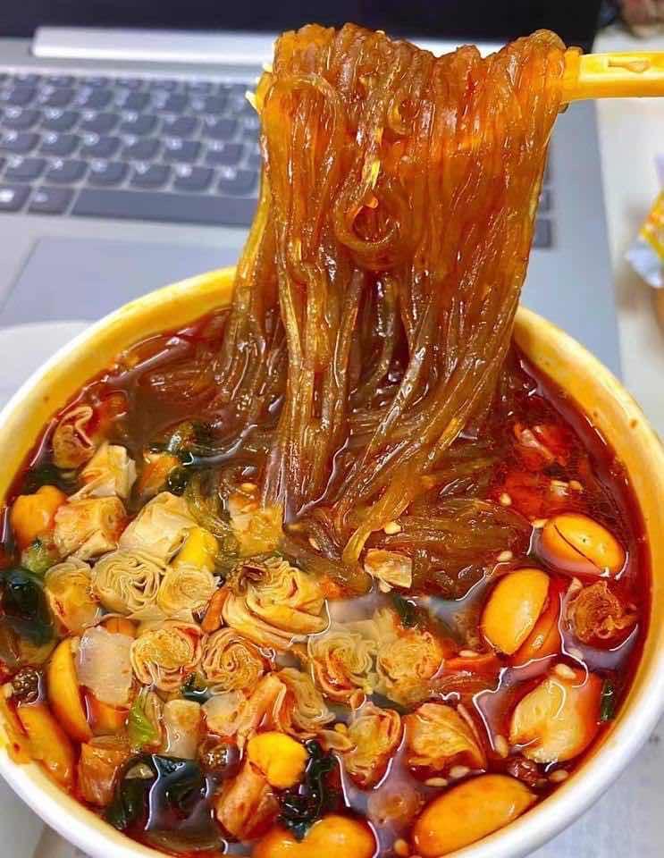 មីសួរ ឬ មី hotpot ( មានពោះគោ .ឈាមទា .បាក់សៀក )
