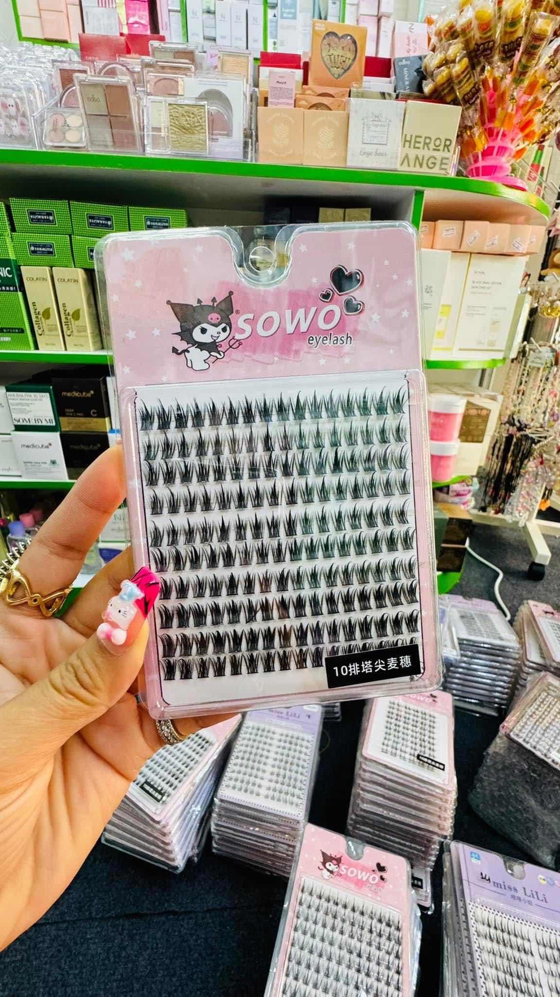 រោមភ្នែកតខ្លួនឯង M