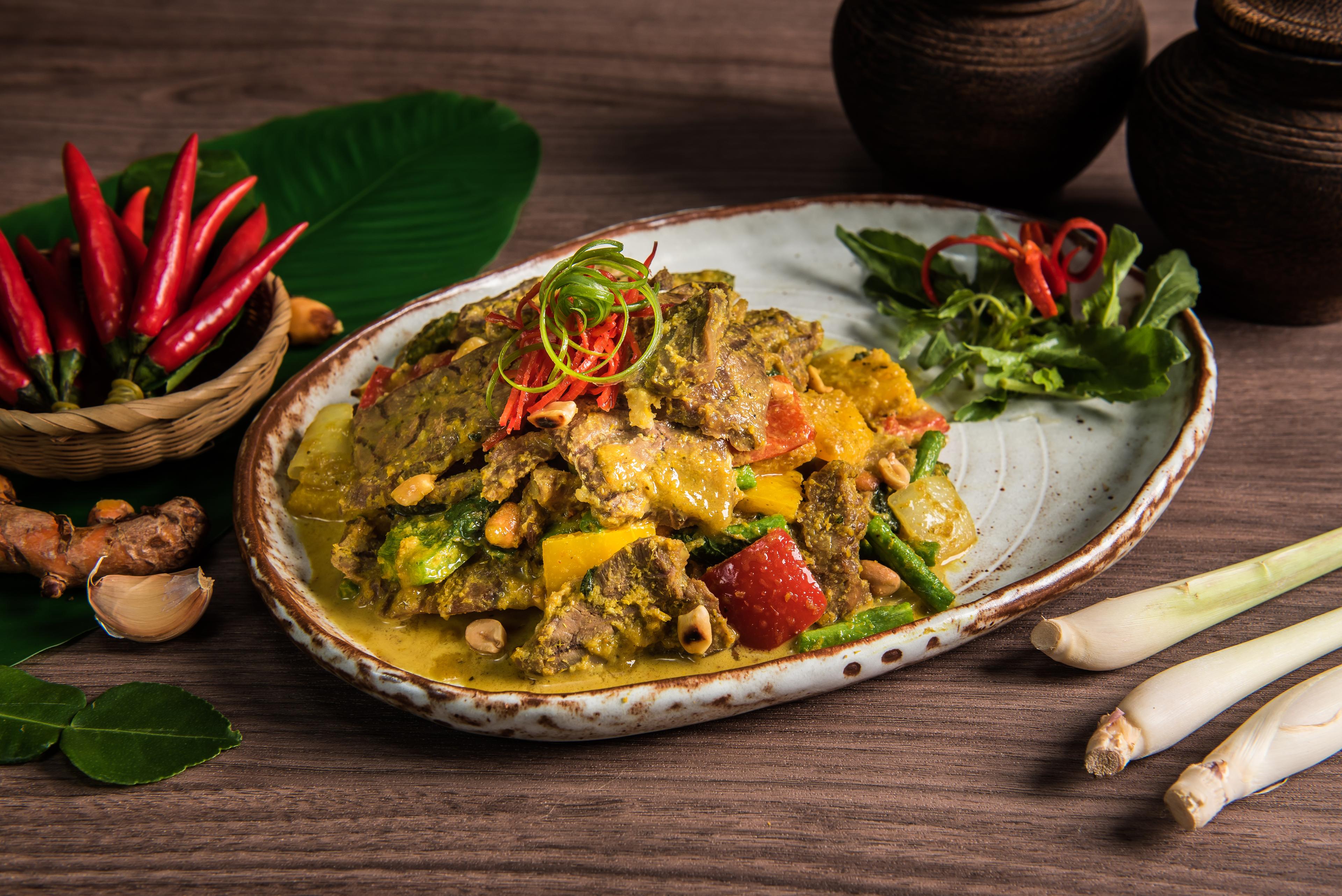 Stir-Fried Beef With Lemongrass Paste And Herb