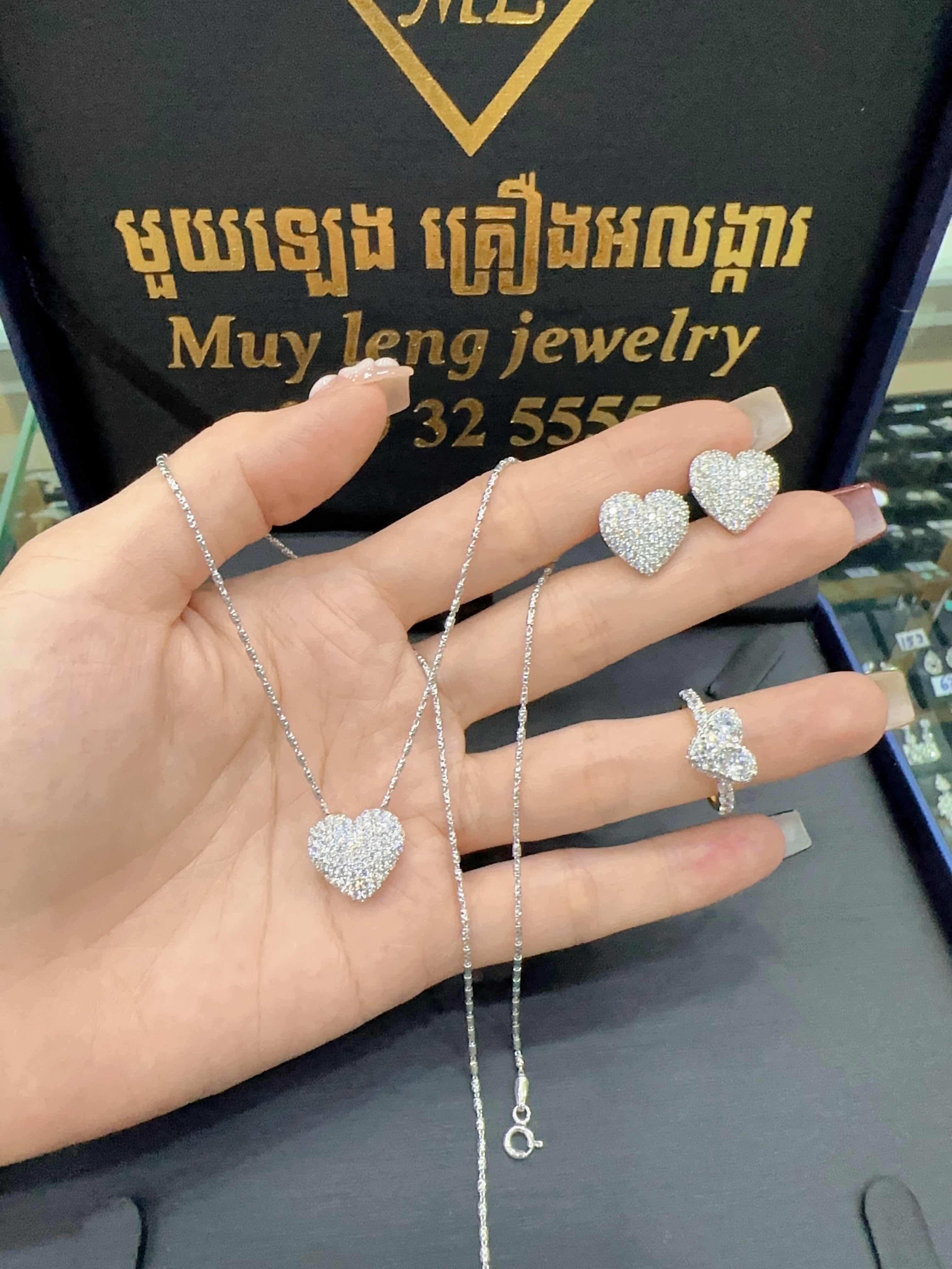 ឈុត