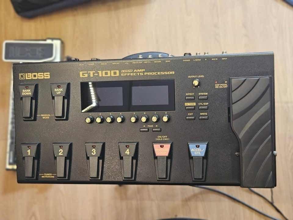 អេហ្វិកសូឡូ Boss GT-100 (មួយទឹក 95%)