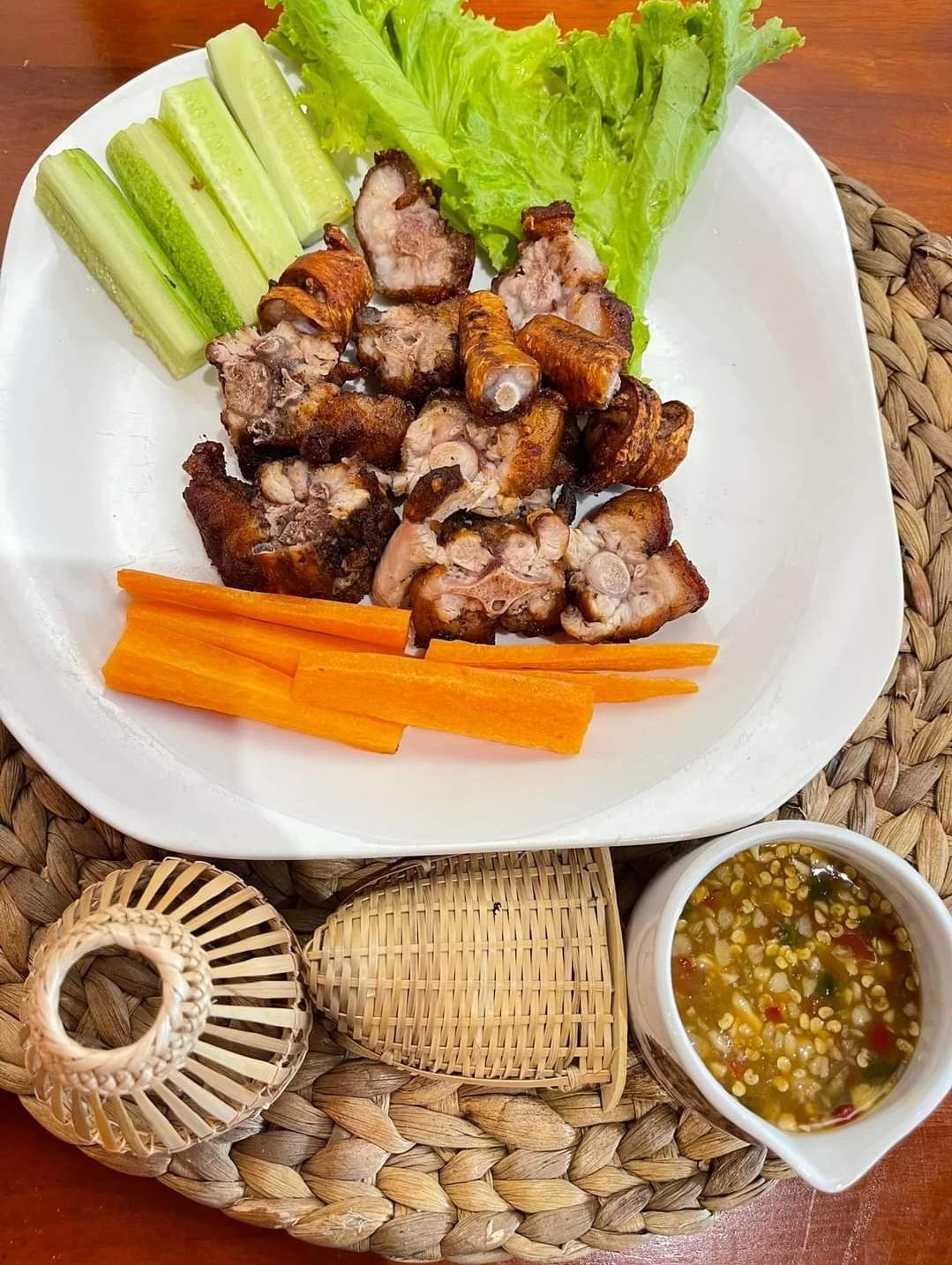 កន្ទុយជ្រូកបំពង