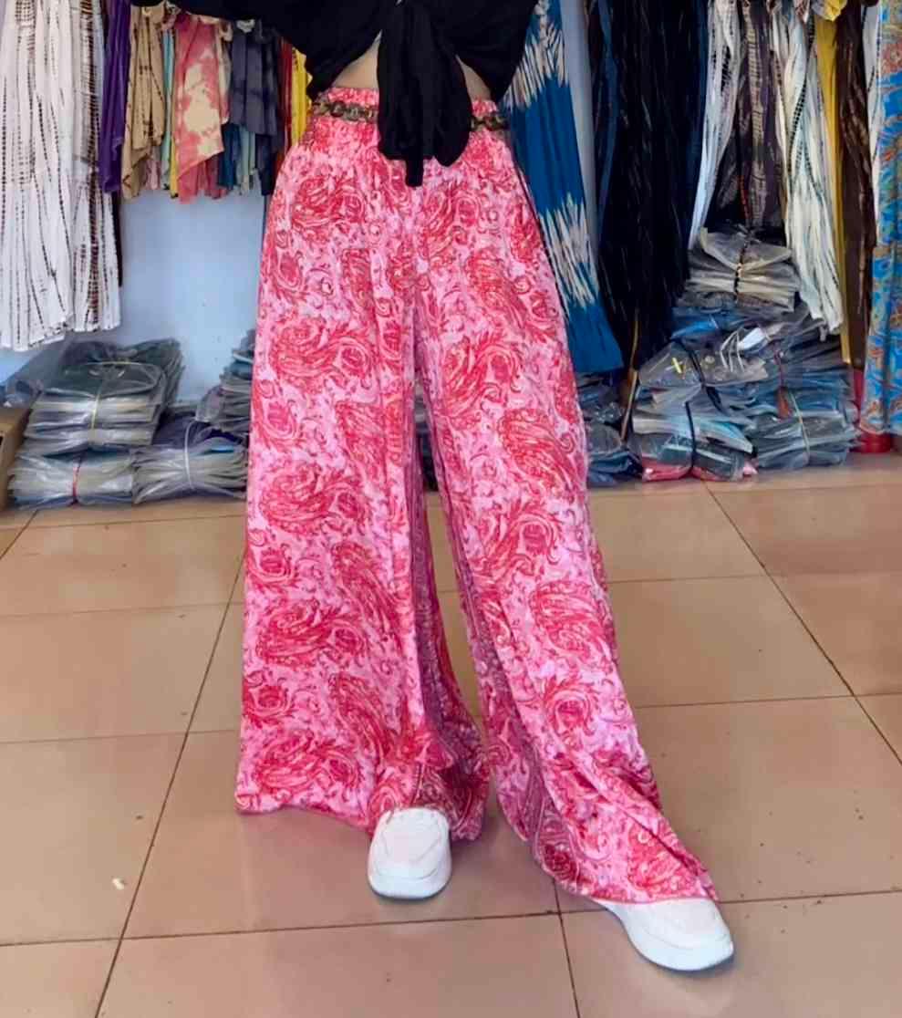 ខោជេននីចំហរជើង