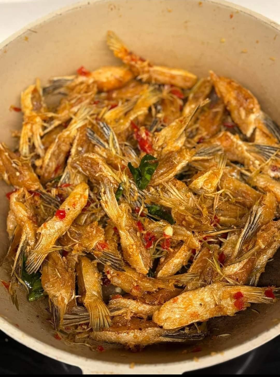 ព្រុយត្រីសាម៉ុងបំពងអំបិលម្ទេស