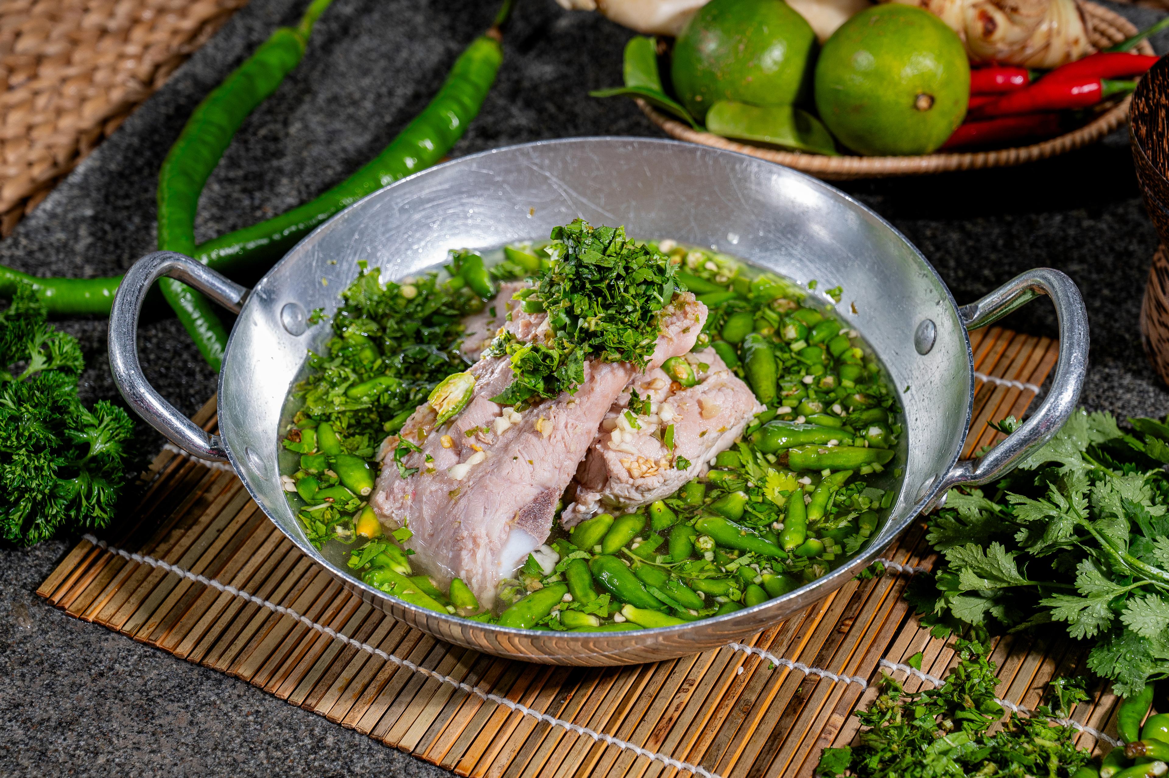 ឆ្អឹងជំនីបាងកក BANGKOK Pork ribs sour soup 曼谷 排骨酸汤