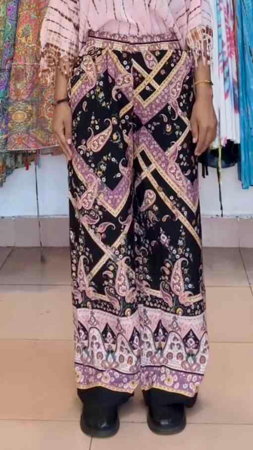 ខោសាច់ក្រណាត់ជើងស្មើ A