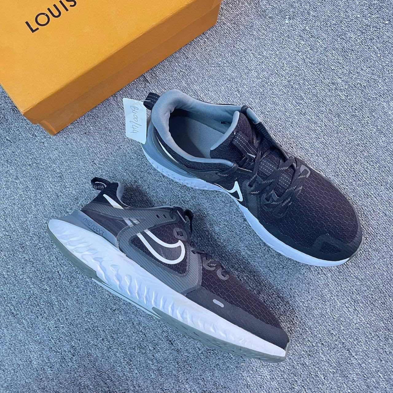 Nike-Legend React 2