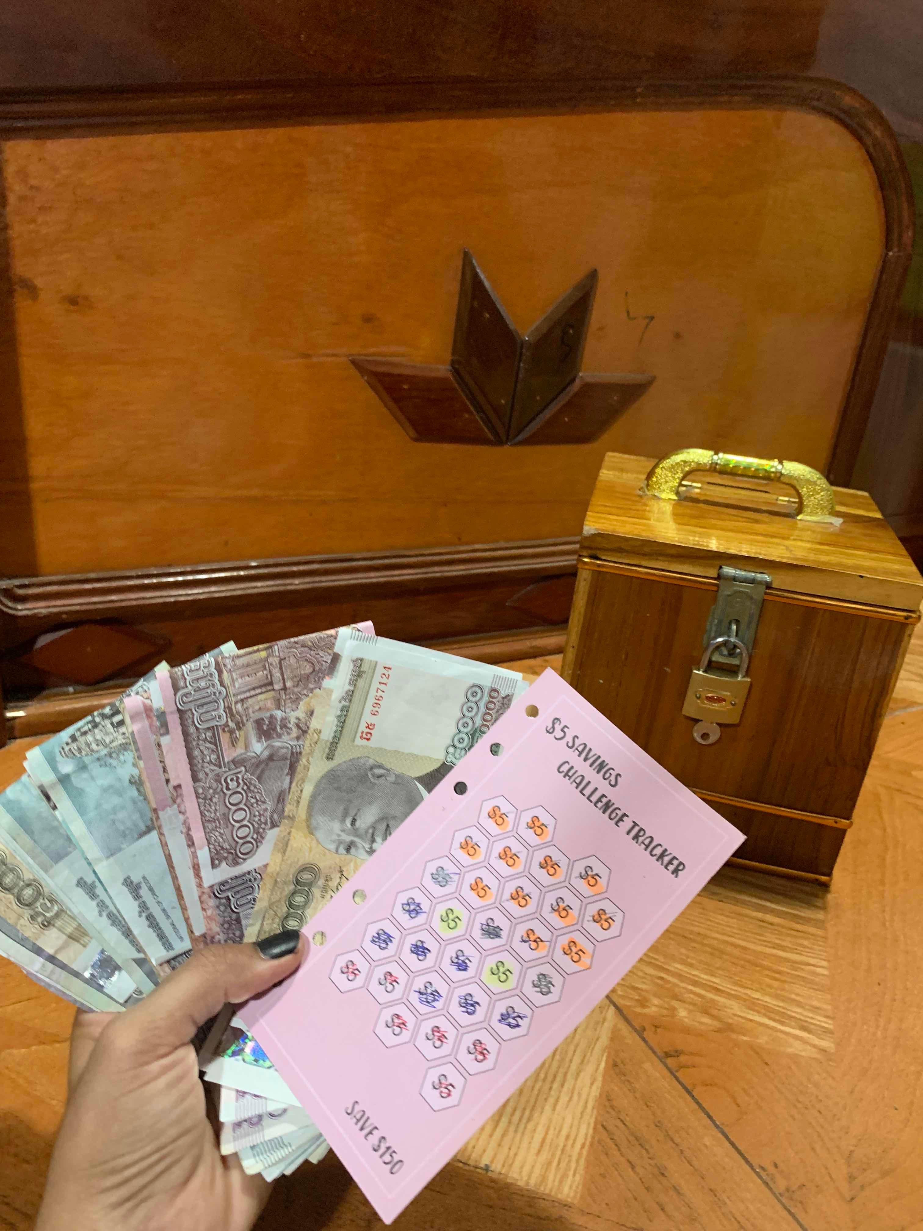ធុង​សន្សំ​លុយ