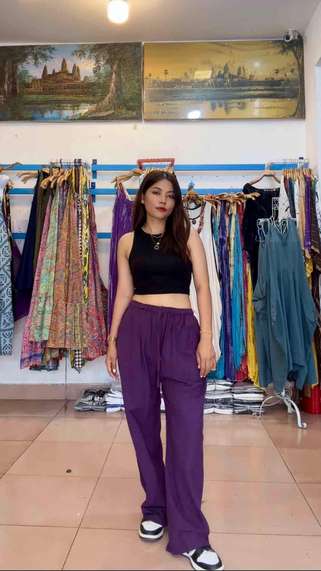 ខោអាចារ្យ E
