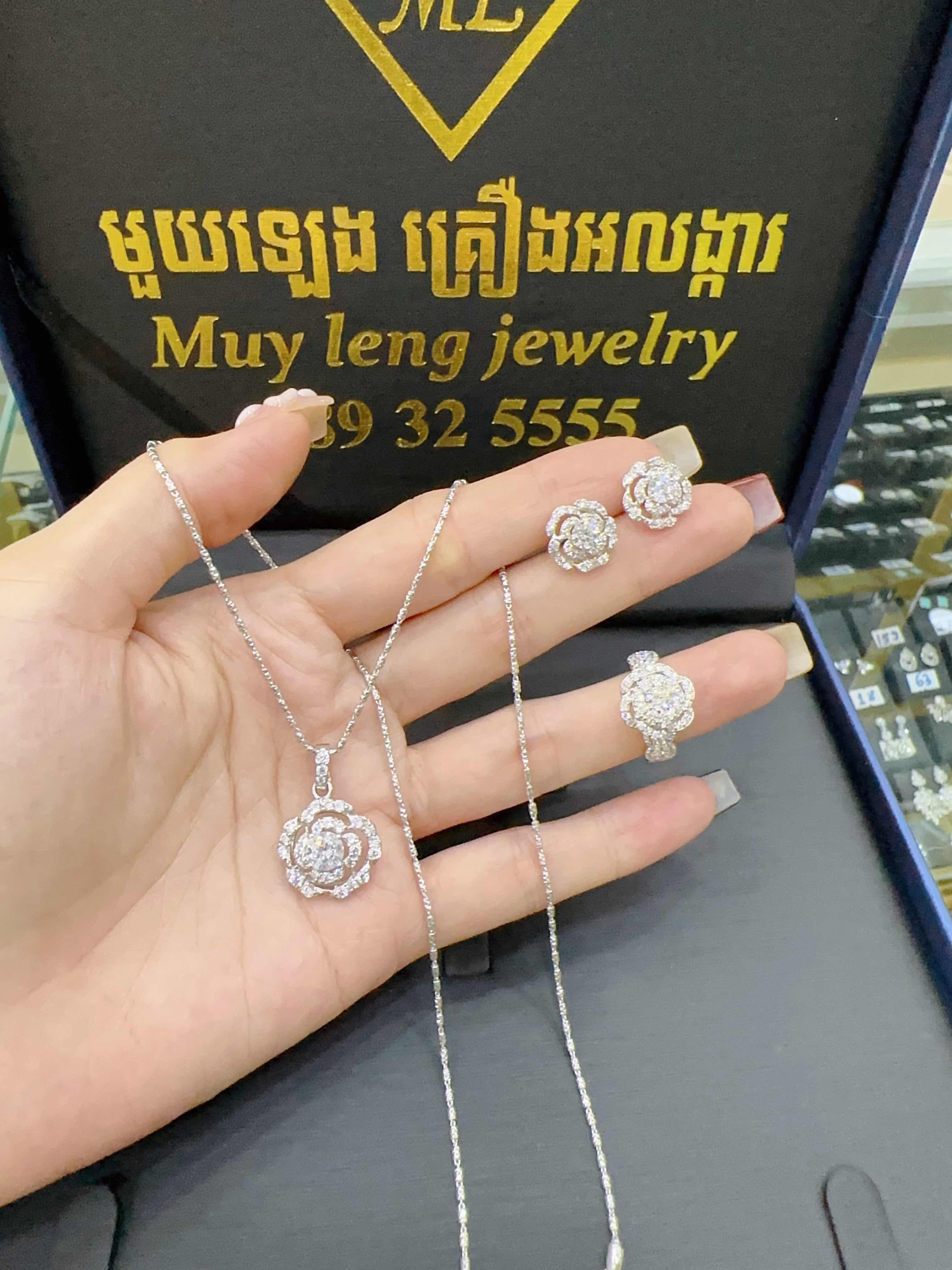 ឈុត