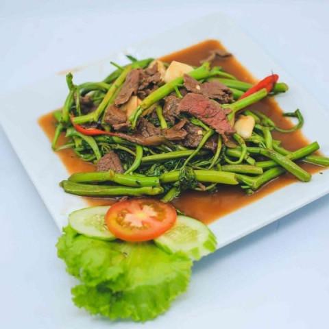 ឆាកញ្ឆែតសាច់គោ