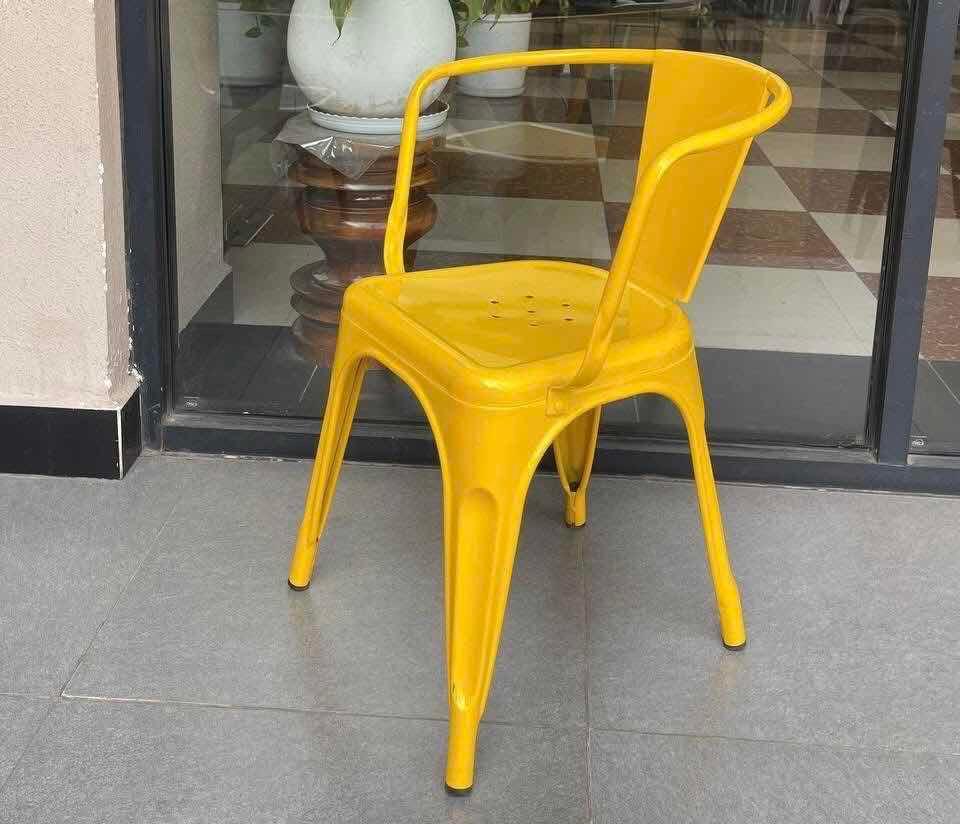 កៅអីដែកចិនមានដៃ