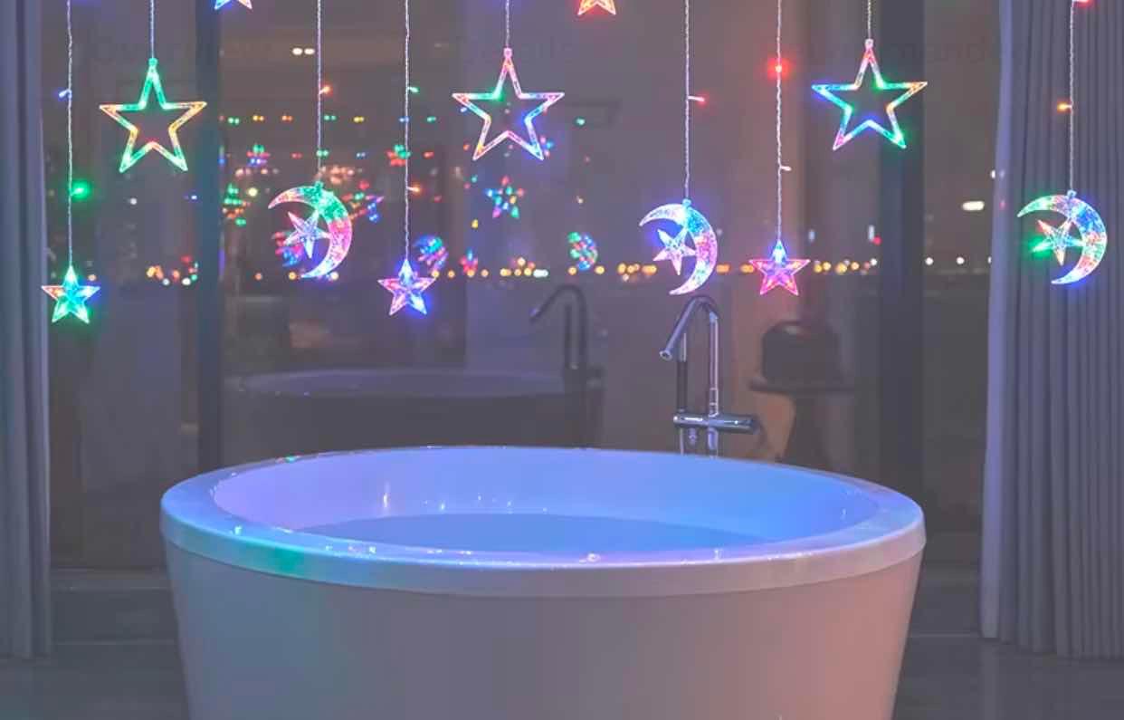 អំពូល​  ផ្កាយ​ និង​ ព្រះច័ន្ទ​