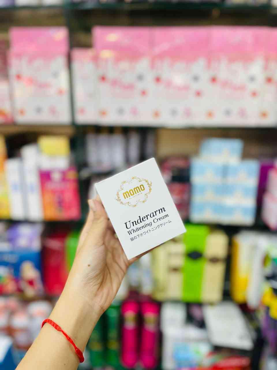 លេក្លៀកម៉ូម៉ូ