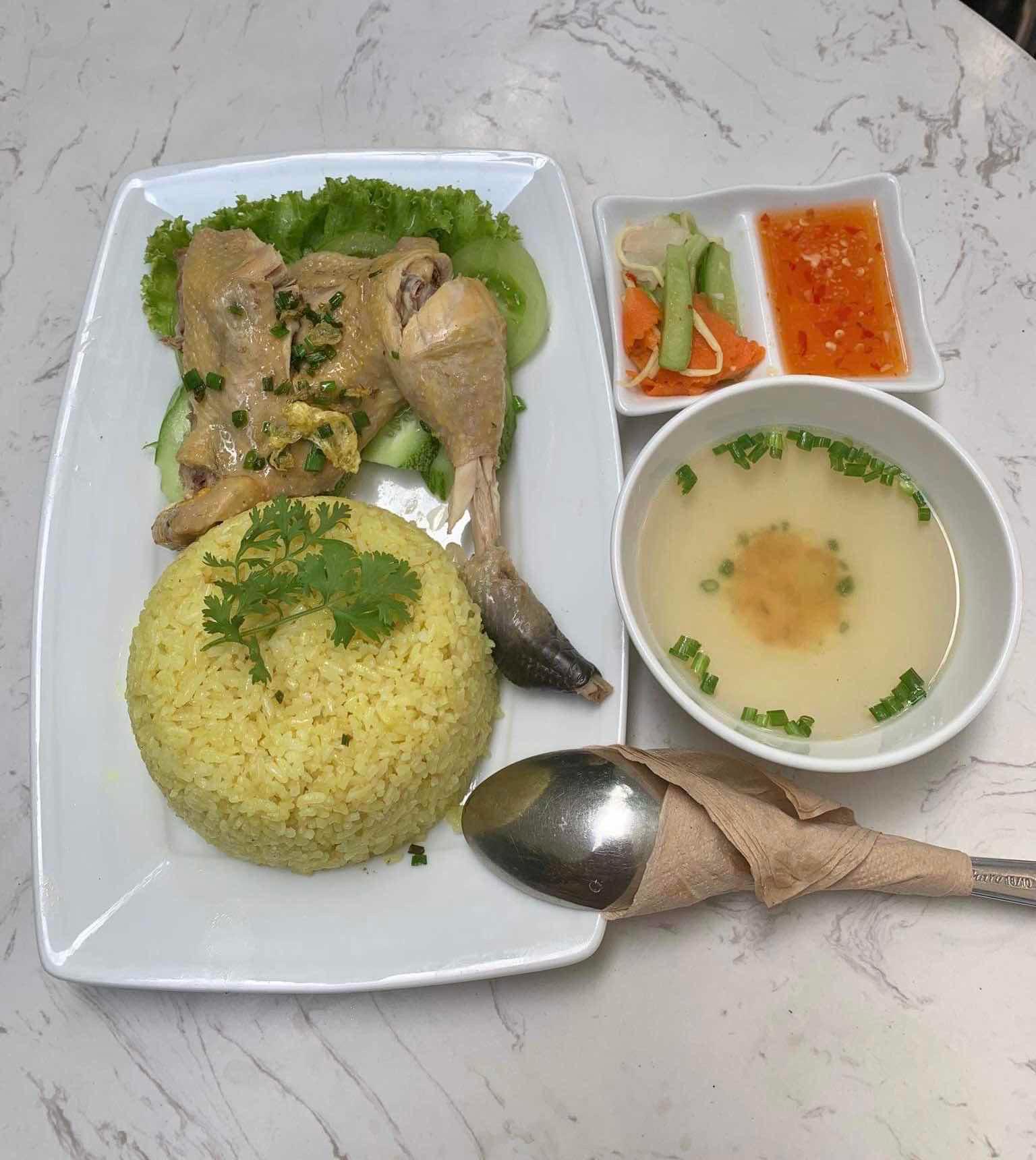 បាយភ្លៅមាន់ចំហ៊ុយ