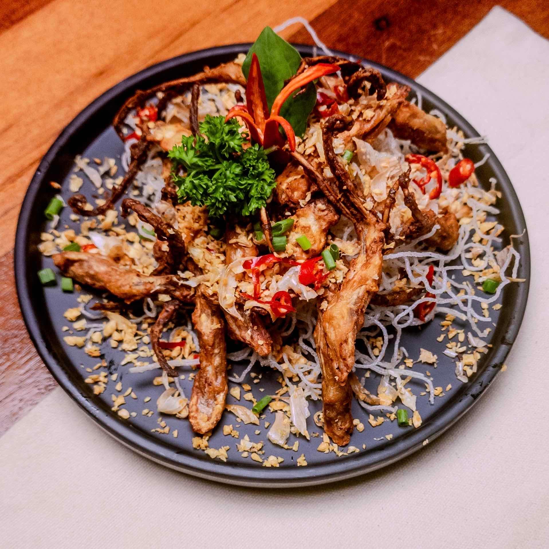 Deep fried duck tongue with garlic 