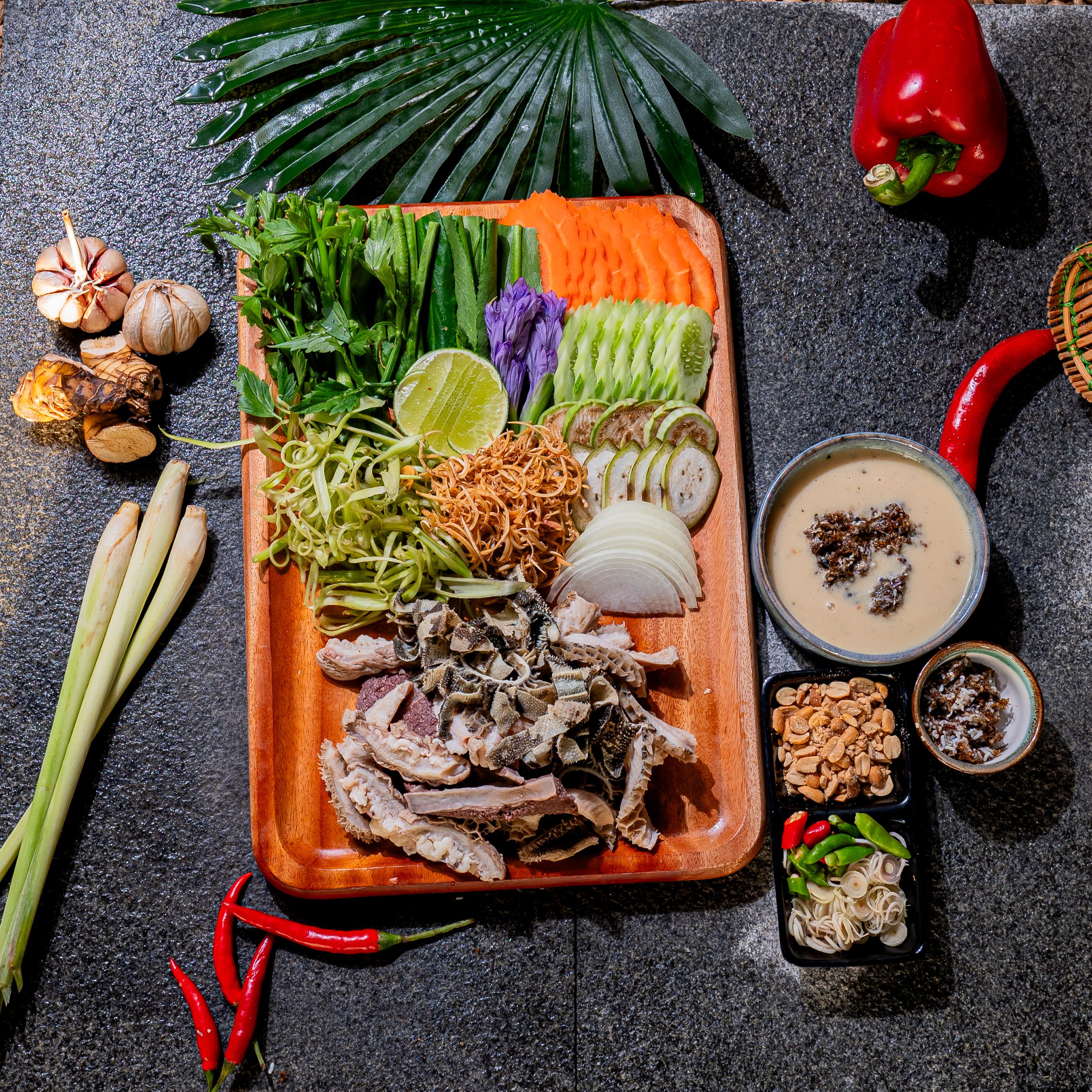ពោះគោទឹកប្រហុក Steamed beef stomach with  fish fermented sauce 高棉式蒸牛肠