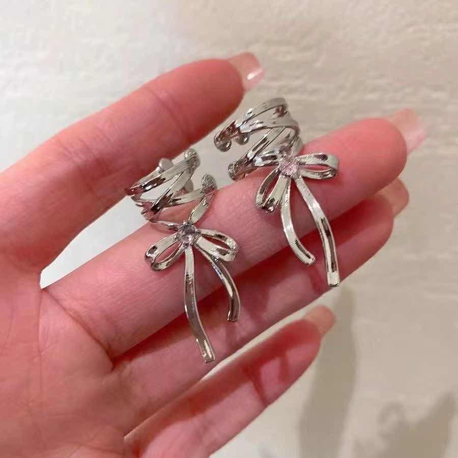 Bow Ear Cuff
