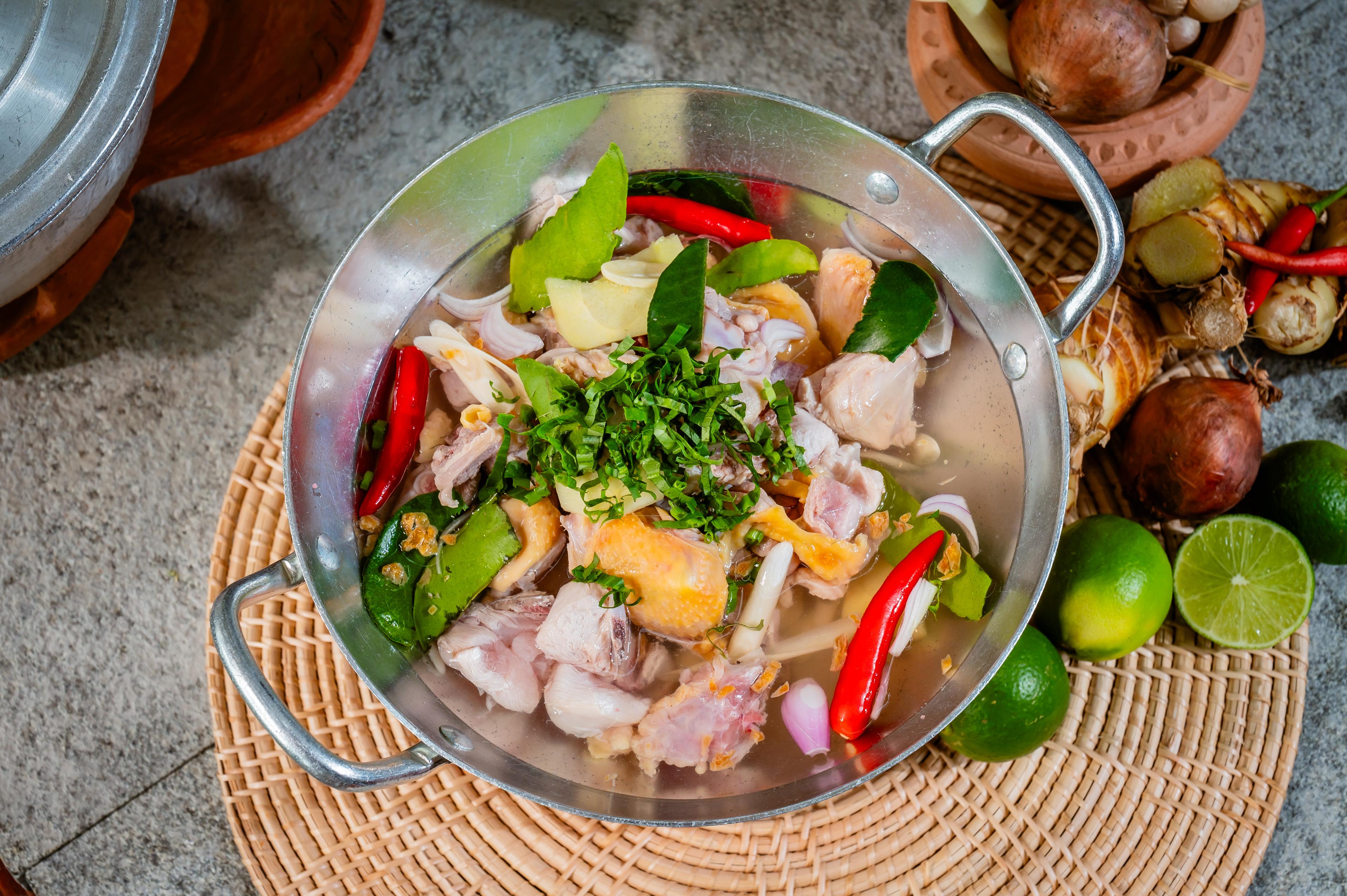 ស្ងោរជ្រក់សាច់មាន់ Chicken sour soup 鸡酸汤