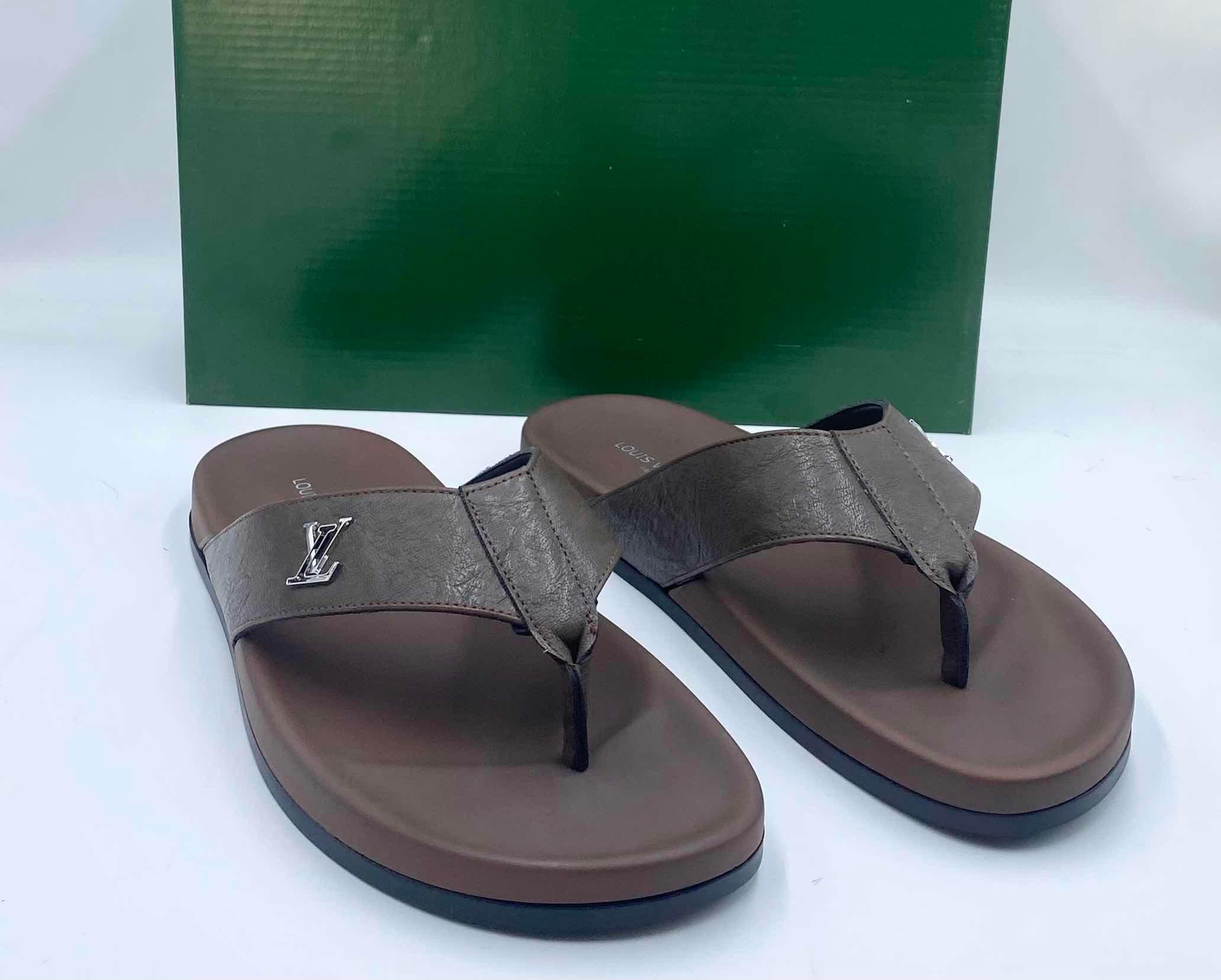 ស្បែកជើងចំពាម LV ពណ៌ សុកូឡា