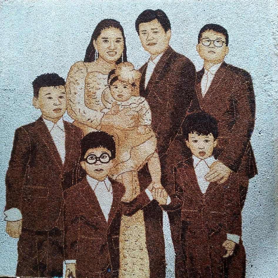 រូបថតគ្រួសារ (Family Portrait)