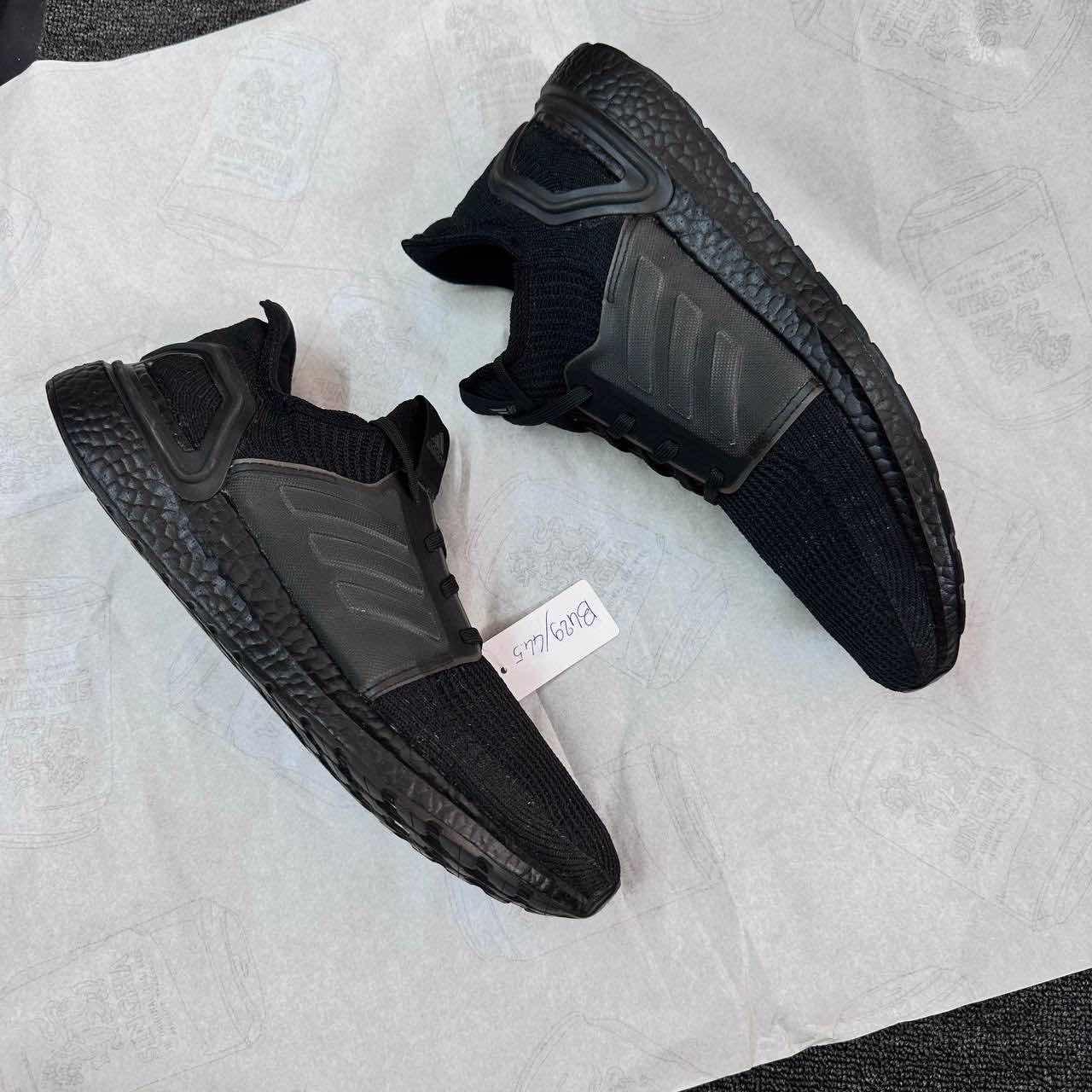 ADIDAS ULTRA BOOST 19 TRIPLE all BLACK 
