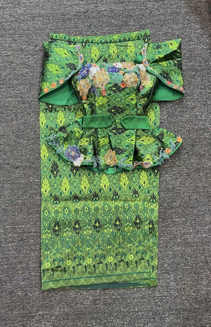 ឈុតហូលពណ៌បៃតងផ្កា