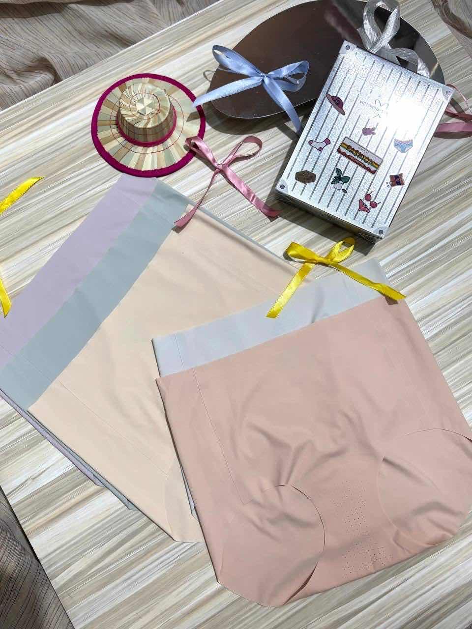 ខោក្នុងអត់ស្នាមសាច់ទឹកកក
