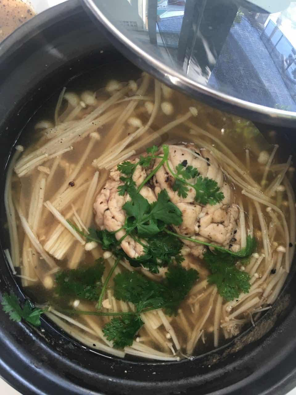 ស៊ុបខួរជ្រូក