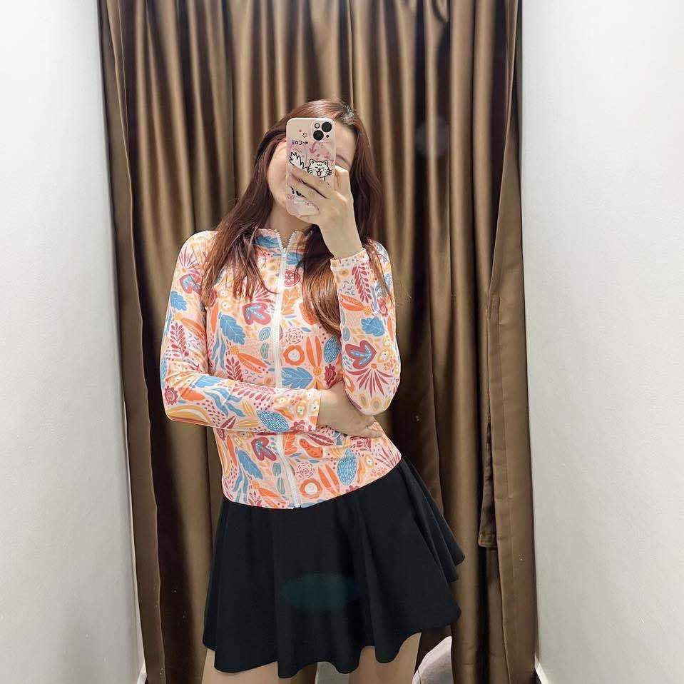 ឈុតហែលទឹក