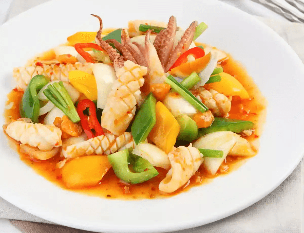 មឹកឆាបន្លែគ្រប់មុខ Fried Squid with Mixed Vegetables