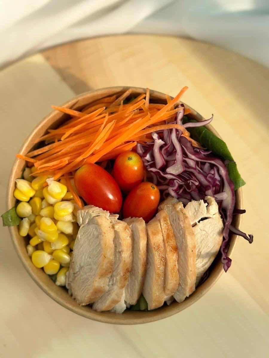 សាឡាដទ្រូងមាន់+ពោត/salad chicken breast+corn