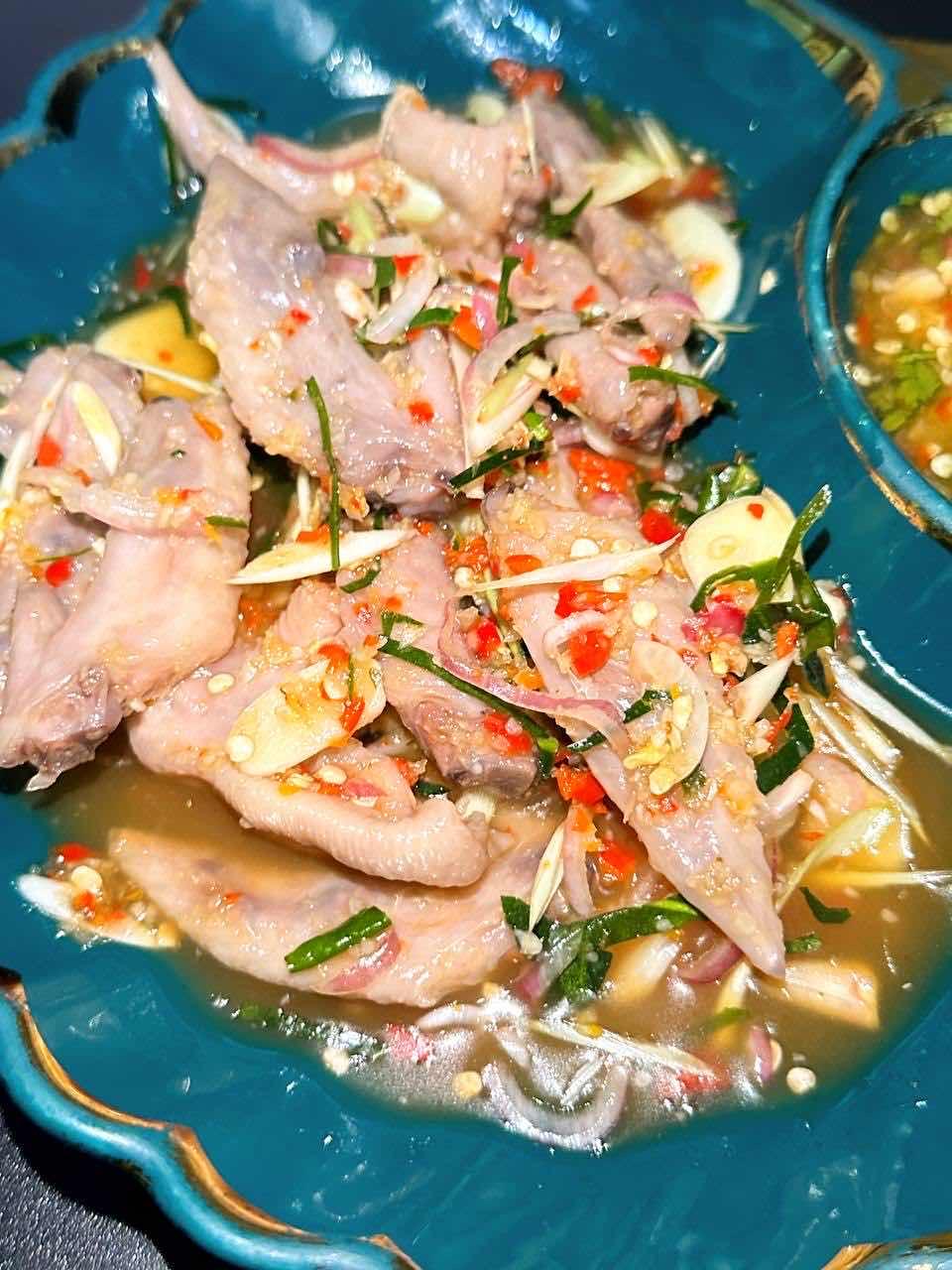 ជ្រក់ចុងស្លាប