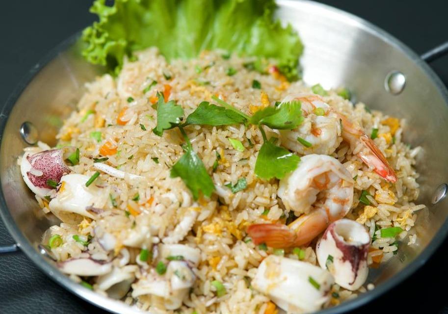 បាយឆាគ្រឿងសមុទ្រ