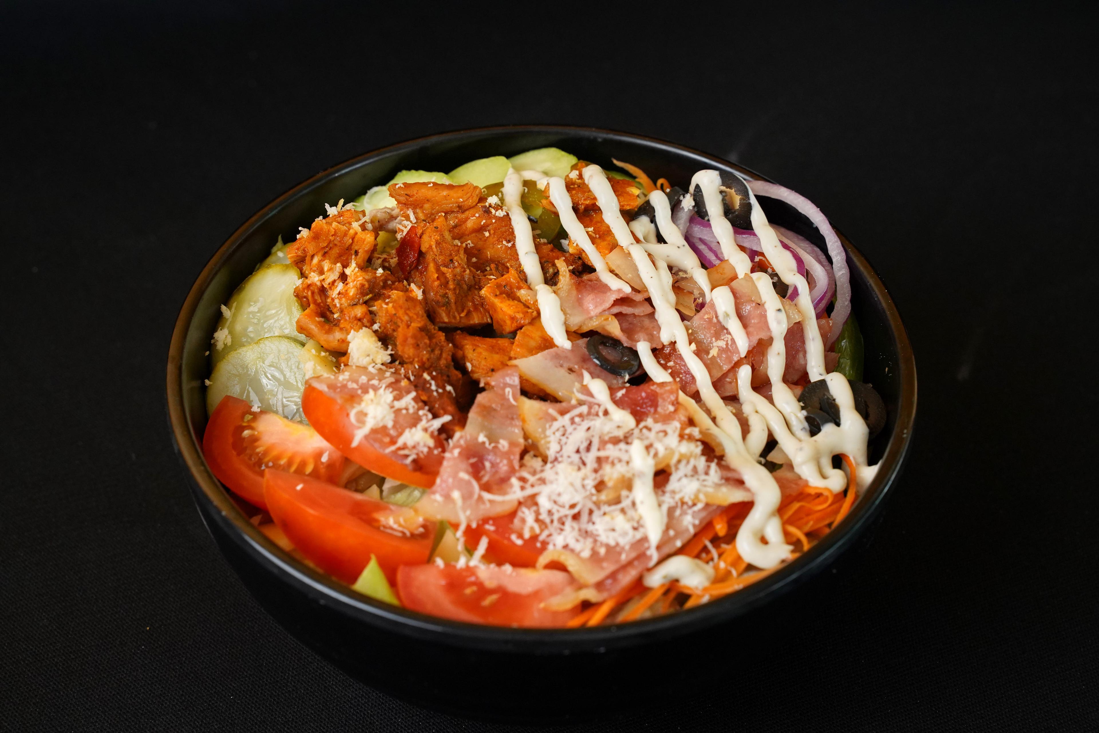 Spicy Chicken Caesar Salad (សាឡាត សាច់មាន់ហឹរ និងសាច់ជ្រូកបីជាន់)