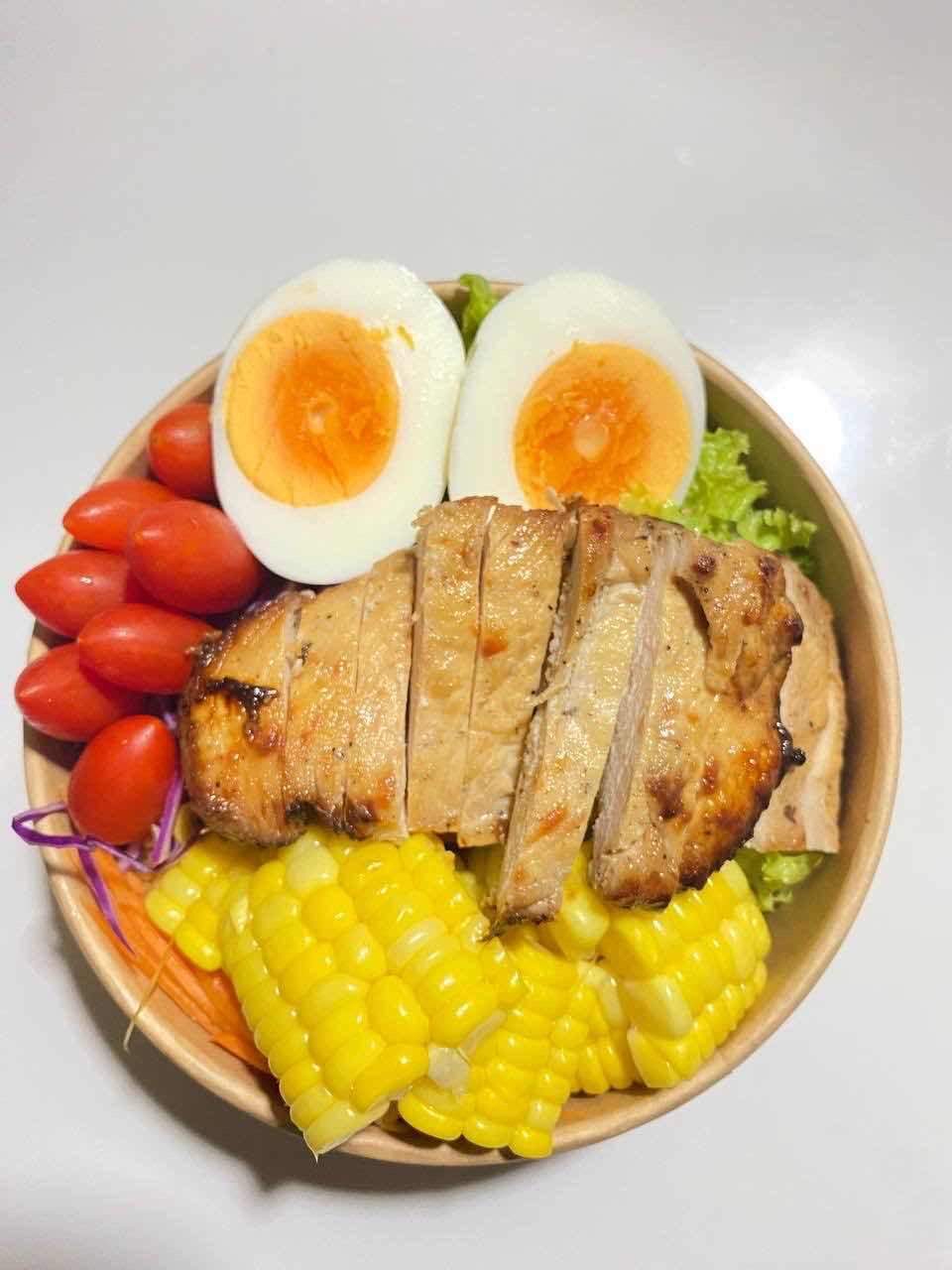 សាឡាដ ពងមាន់+ទ្រូងមាន់+ពោត/ Salad Corn+Chicken Breast+Eggs