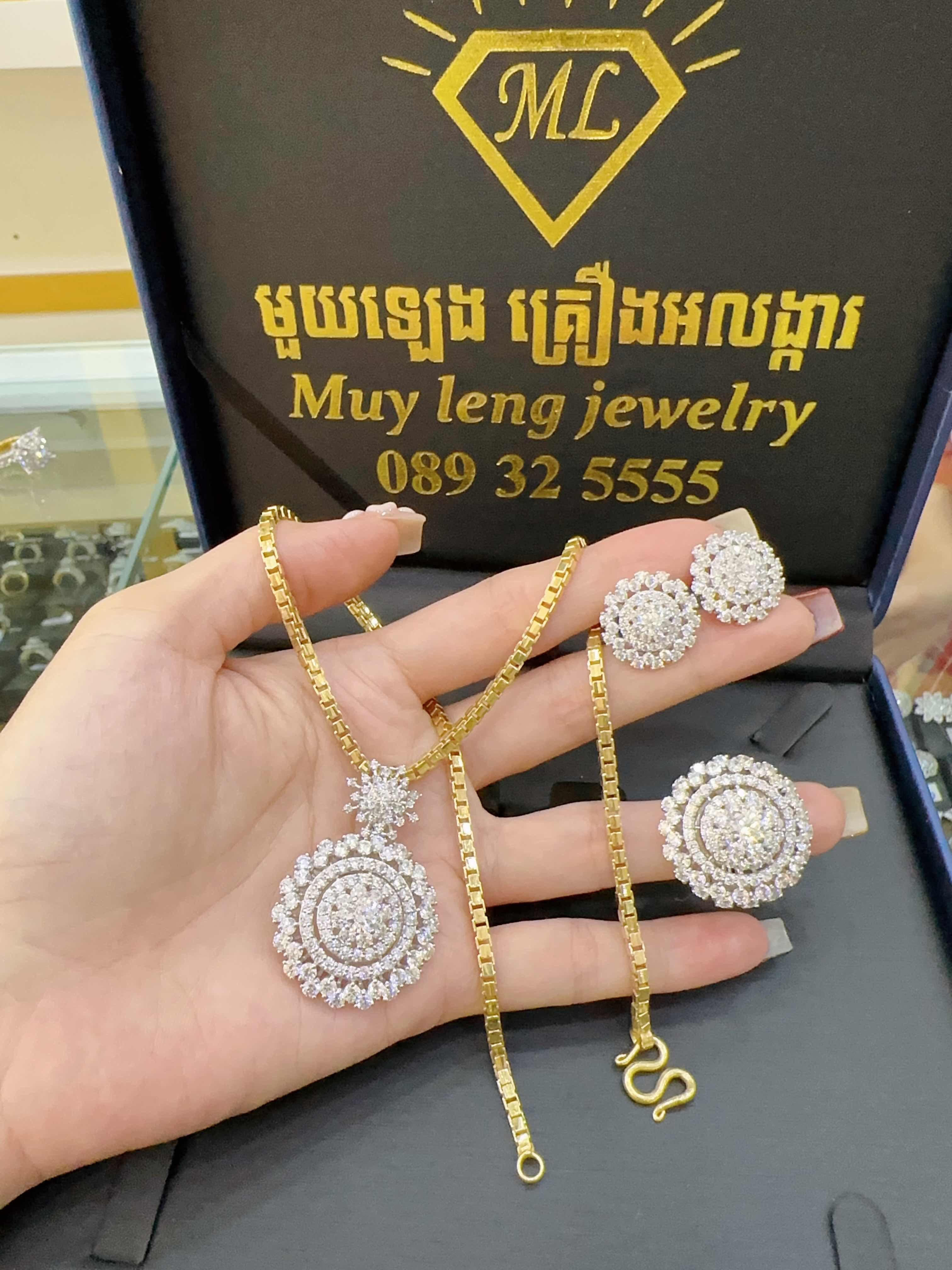 ឈុត