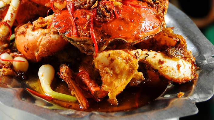 ក្តាមថ្មបំពងពងទាប្រៃ Deep Fried Mud-Crab with Saltyegg