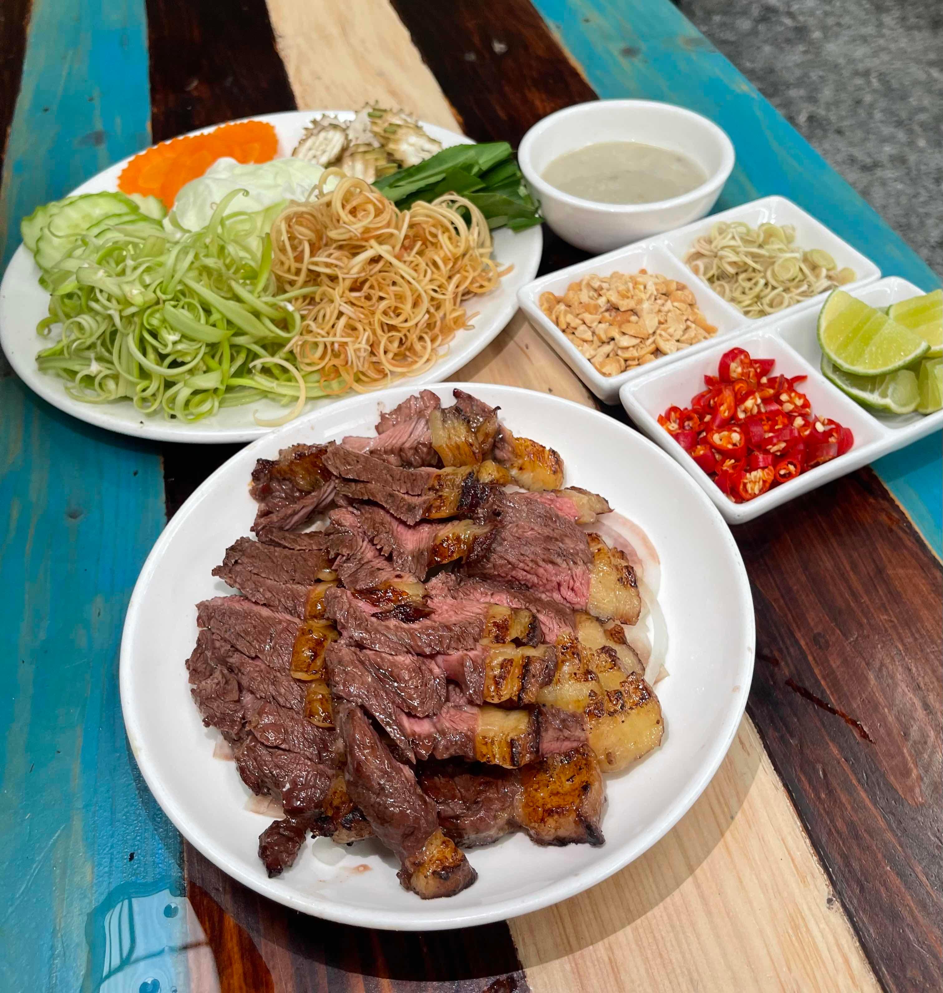 សាច់គោអាំងទឹកប្រហុក