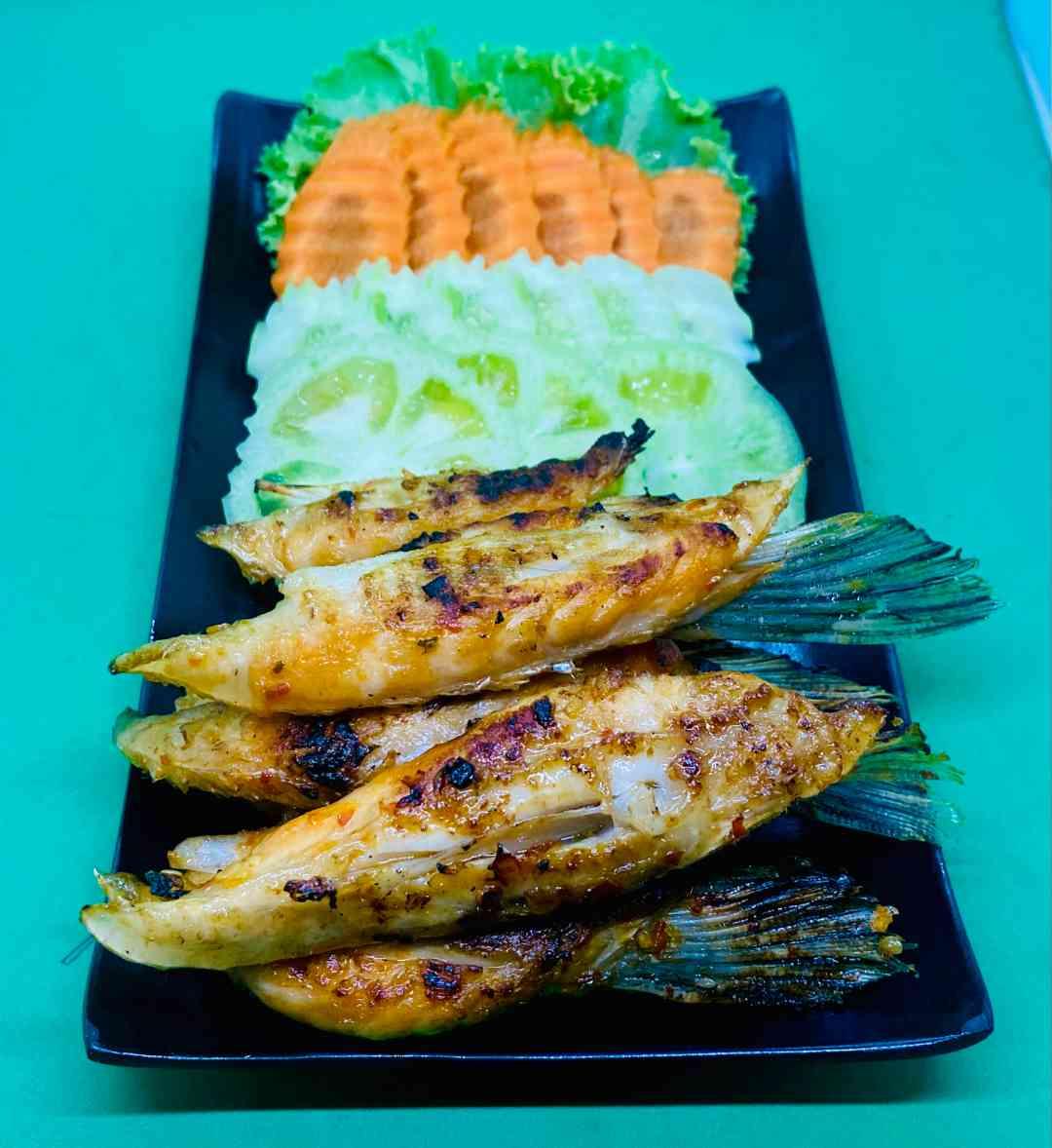 ព្រុយត្រីសាម៉ុនអាំងអំបិលម្ទេស
