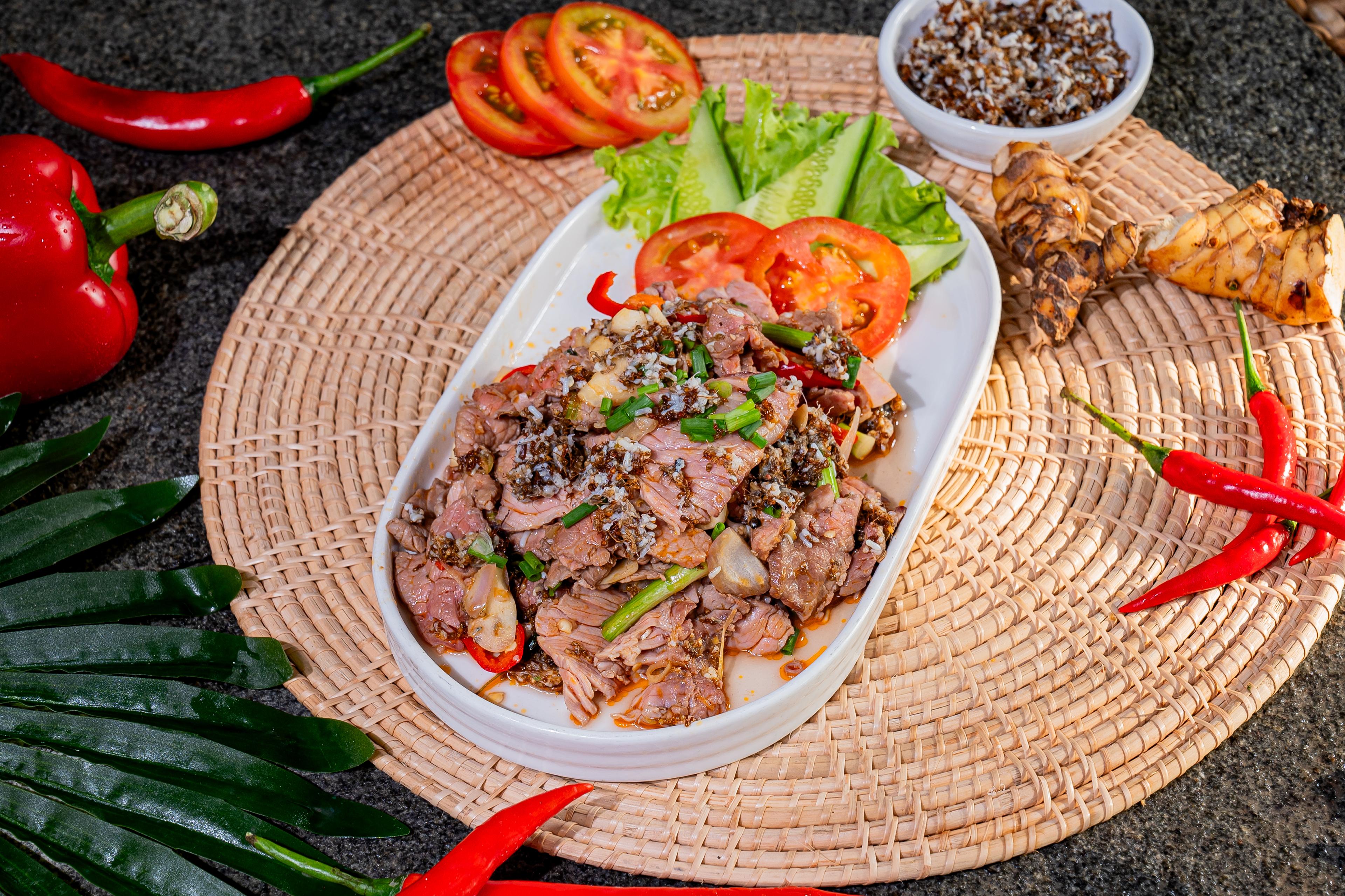 សាច់គោឆាអង្ក្រង Stir fried beef with tree ants 树蚁炒牛肉