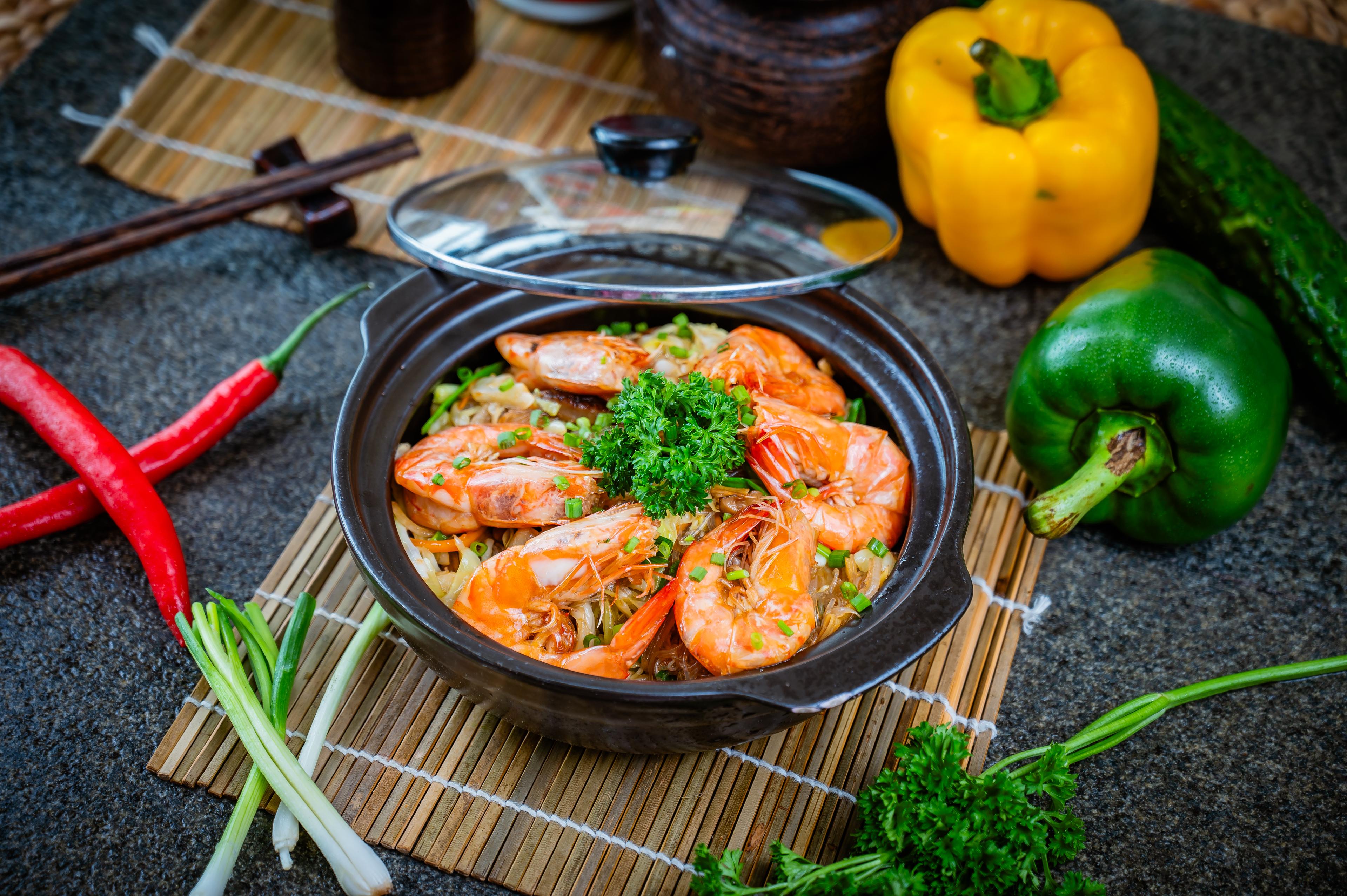 បង្គាចំហុយមីសួរ Steamed shrimp with glass noodle 粉丝蒸虾