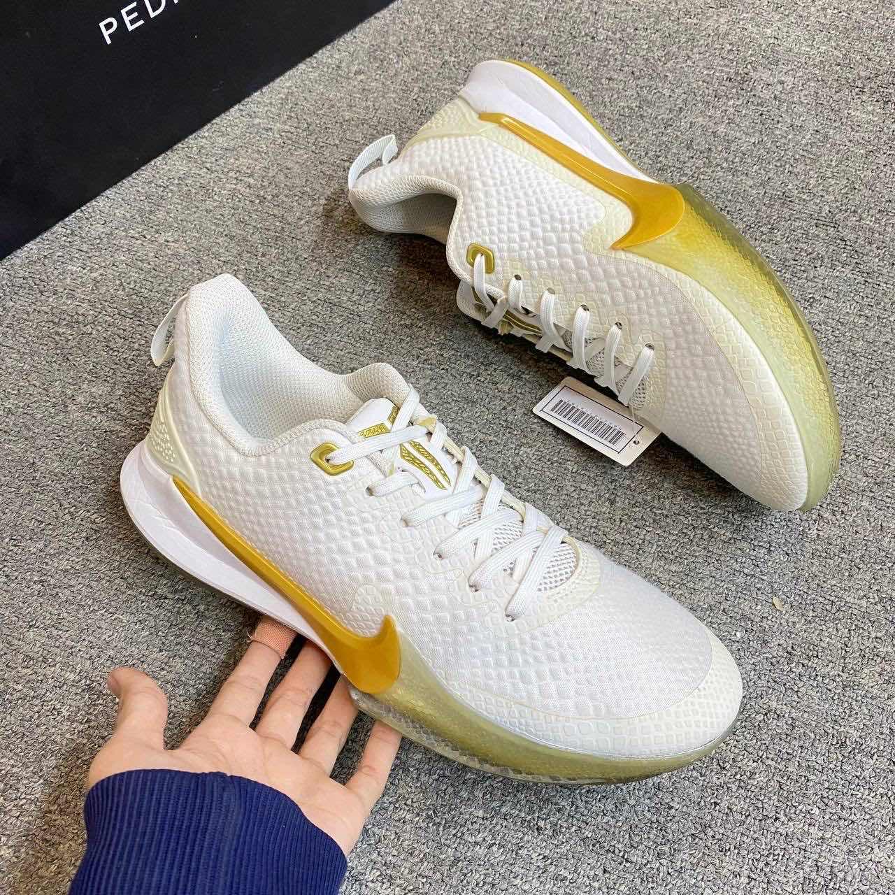 Nike Mamba Focus Phantom Metallic Gold 