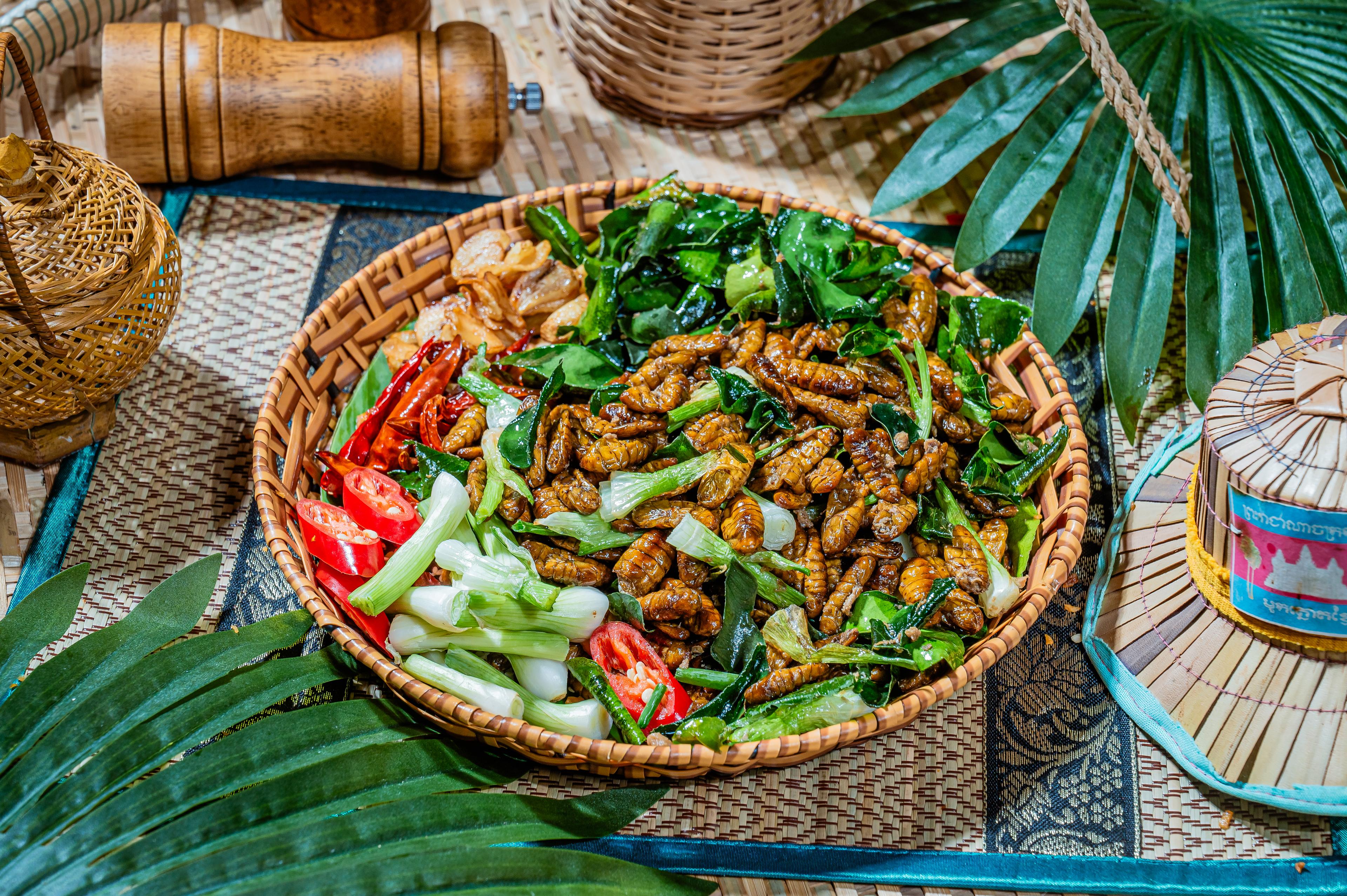 ដុកឌឿបំពង Deep fried Silk worm 炸蚕